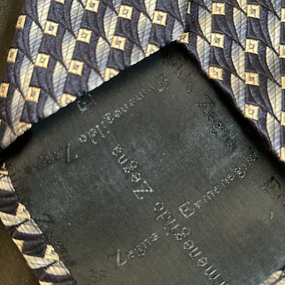 Ermenegildo Zegna 100% silk tie in Black & Silver - Picture 4 of 6